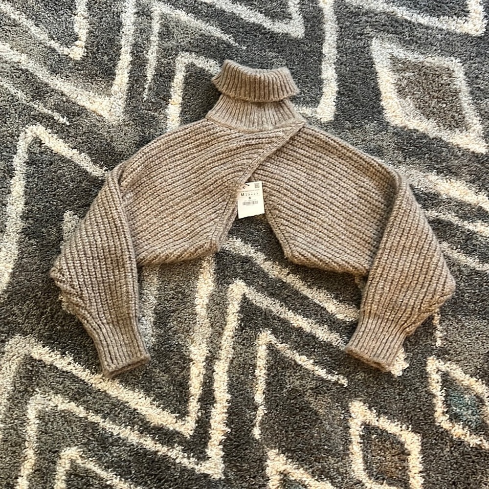 Turtleneck crop sweater